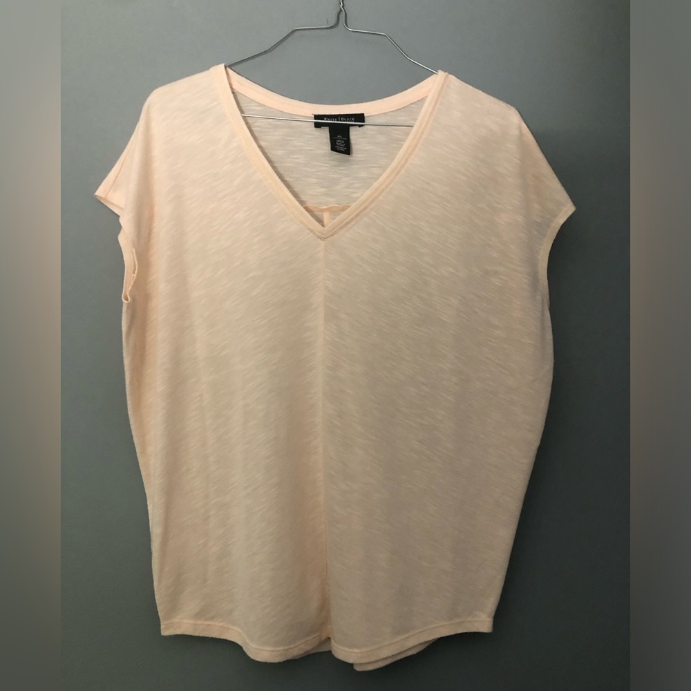 White House Black Market Size XS Light Pink Short Sleeve V Neck Shirt